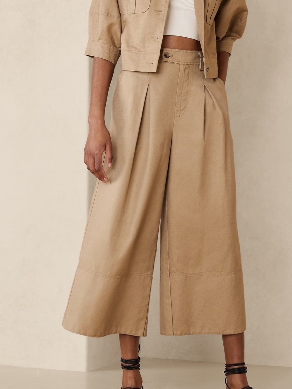 Banana Republic Wide-Leg Cropped Pants in Tan Size 6